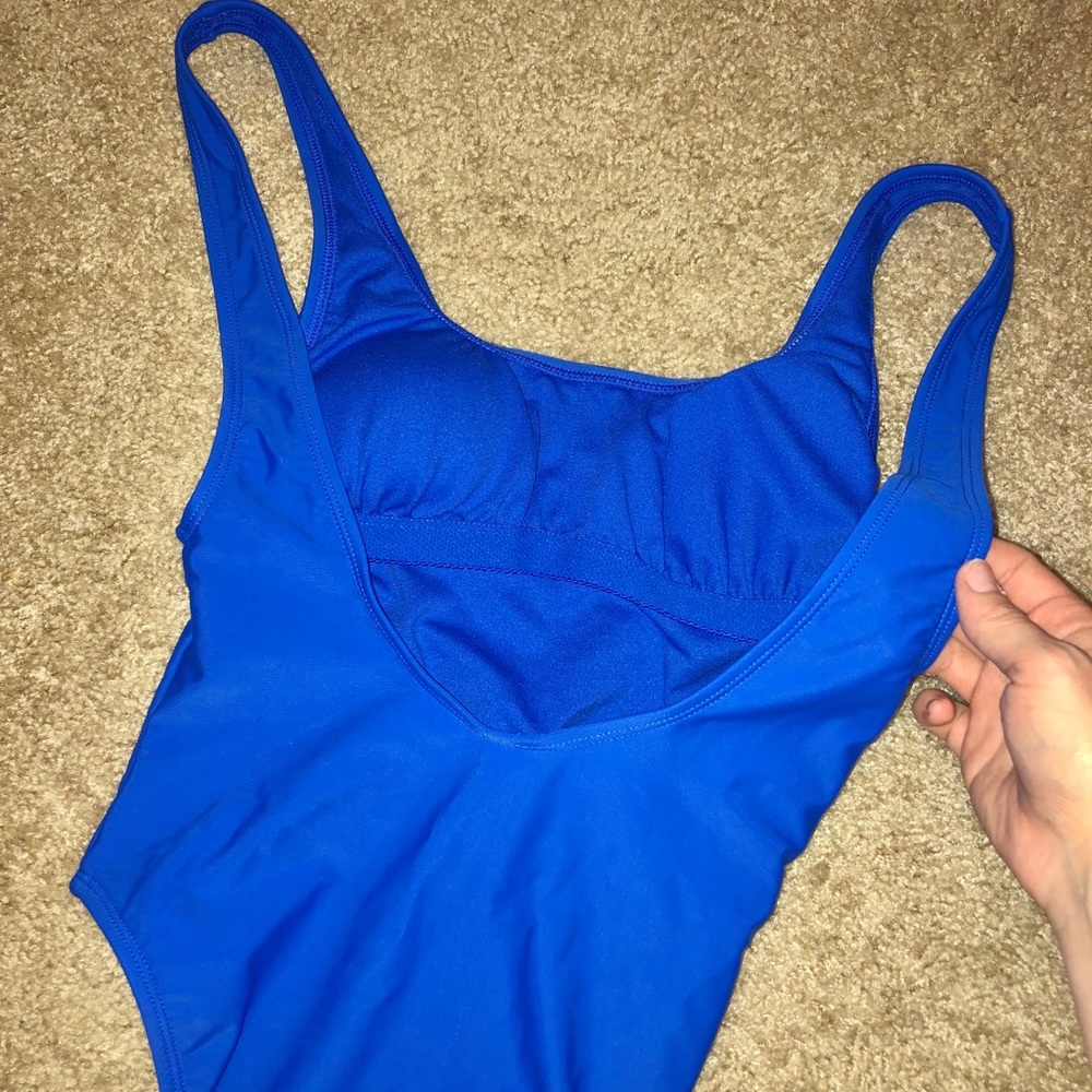 One piece bathing suit - Picture 2 of 3